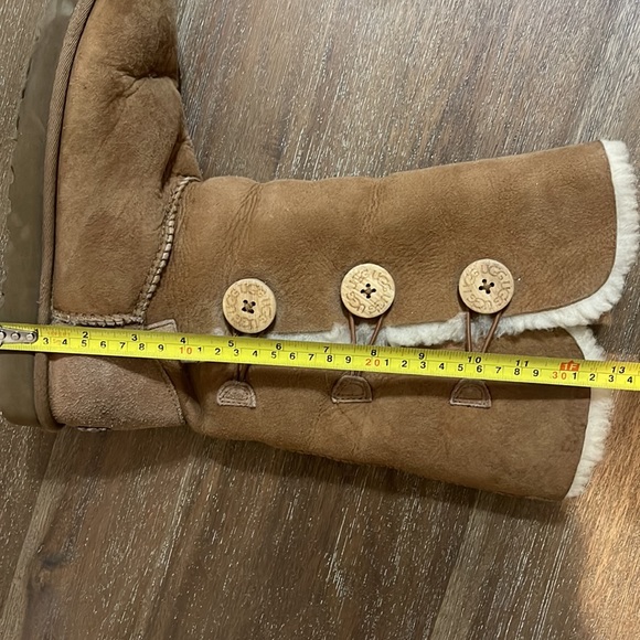 Ugg Bailey Triple button boot very comfy size 8 - Picture 7 of 9